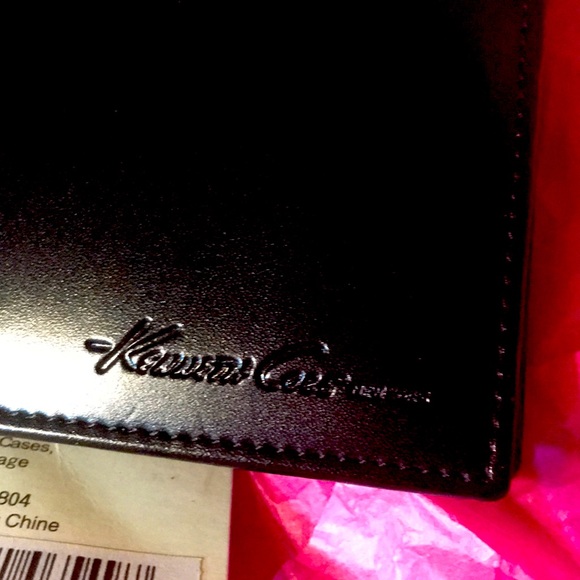 HOLD—Men’s Kenneth Cole leather wallet NWT - Picture 9 of 10